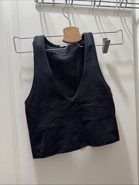 Athleta Black V-Neck Crop Tank Top - Women